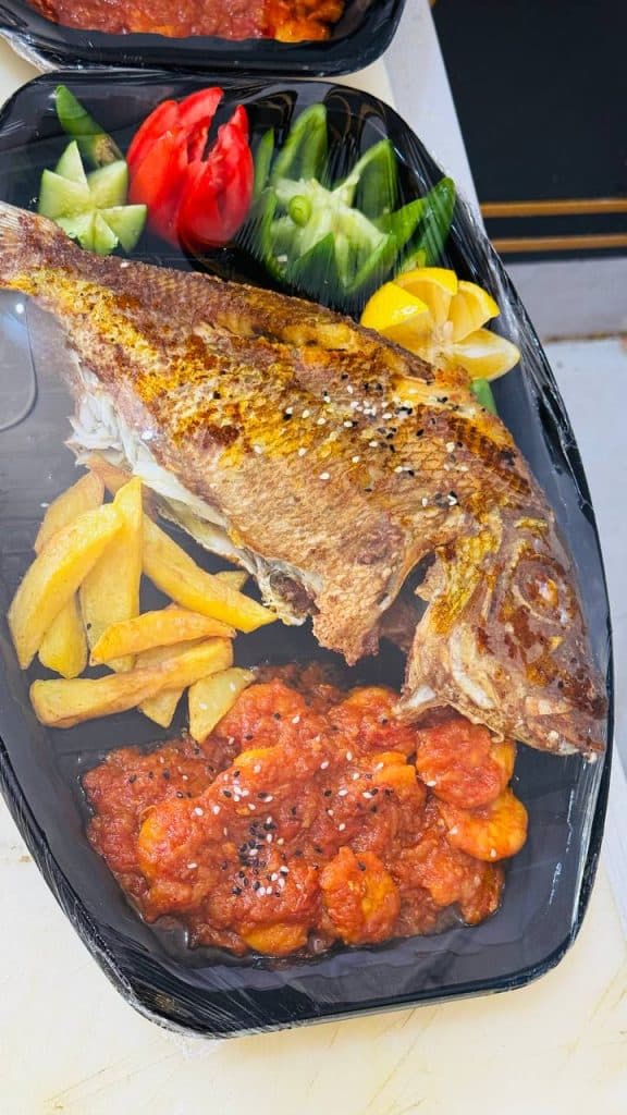 بیرون بر گلستان 4 در خیابان بسیج بندر گناوه