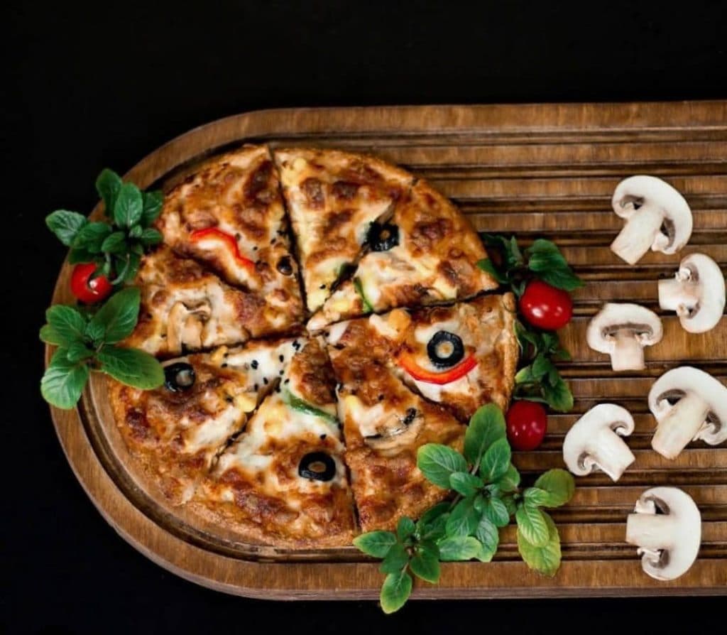 کافه فست فود سنجاب در میانه