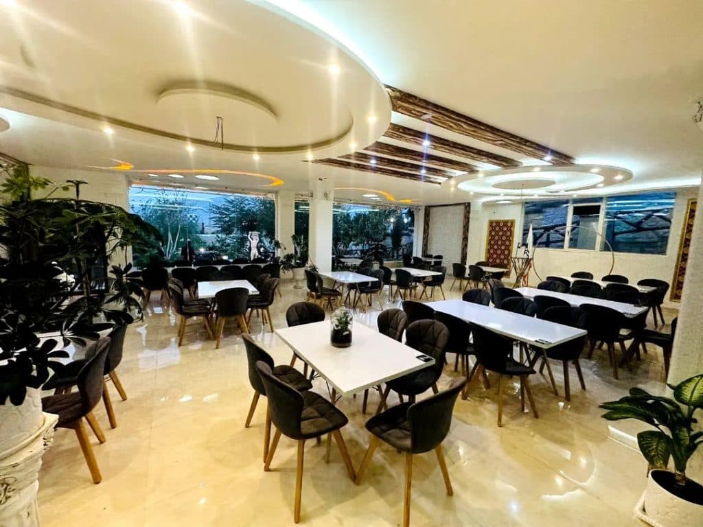 باغ رستوران سلین در شهرک انجیره شیراز