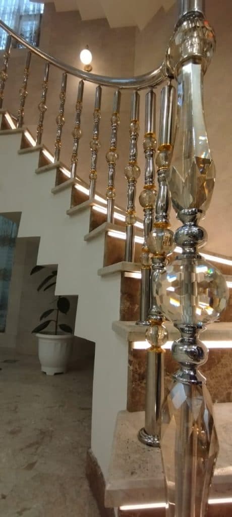 اجرا و نصب نرده استیل و چوبی ساکانلو در ماکو