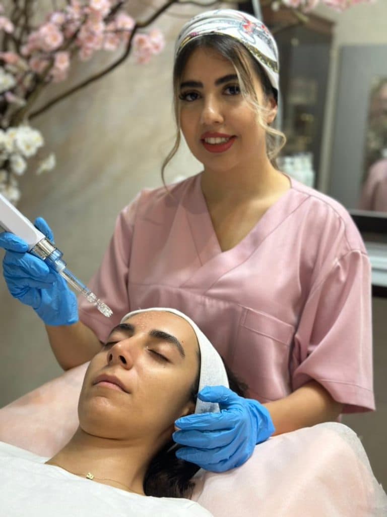 آموزش و خدمات تخصصی پاکسازی پوست سارا مزروعی در اصفهان