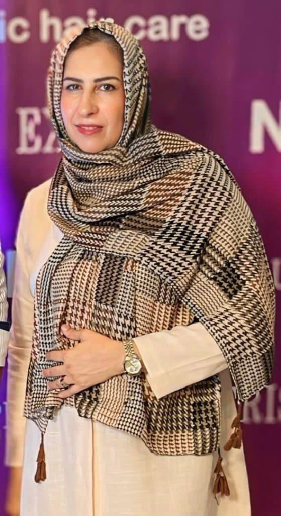 مرکز تخصصی اسکالپ و پاکسازی پوست سر زیبا عسکری در رفسنجان