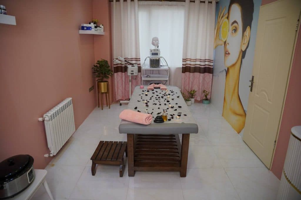 آموزشگاه فنی و حرفه ای ماساژ ماوی در گلباغ نماز رشت