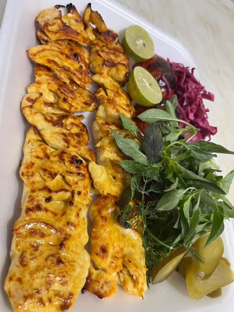 رستوران سنتی همسفر در ساوه