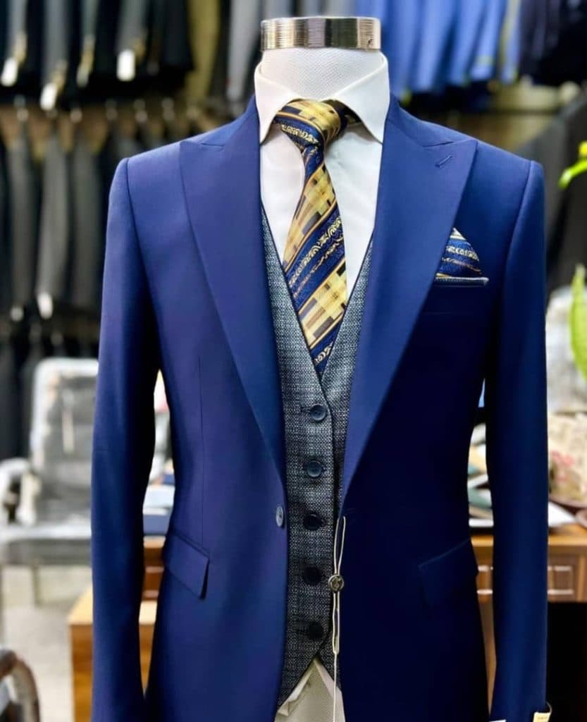 فروشگاه کت و شلوار مردانه سالدو در سه راه شریعتی کرمانشاه