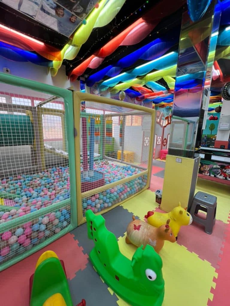 شهربازی هورا پارک در شهر صدرا