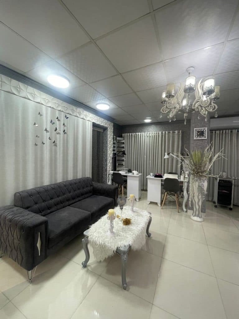 مرکز تخصصی کار با مواد و رنگ مو مها در صابرین رشت