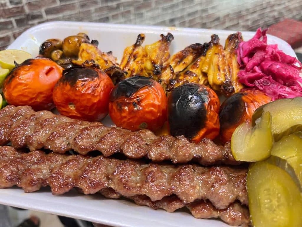 رستوران سنتی همسفر در ساوه