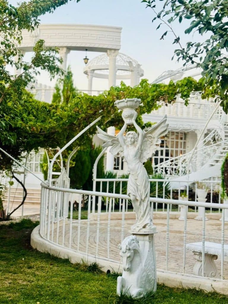 باغ عمارت موژان در اصفهان