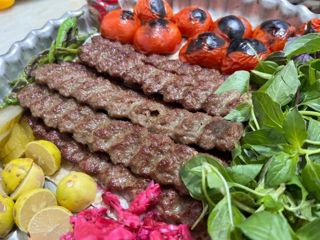 رستوران سنتی همسفر در ساوه