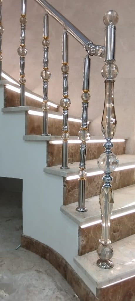 اجرا و نصب نرده استیل و چوبی ساکانلو در ماکو