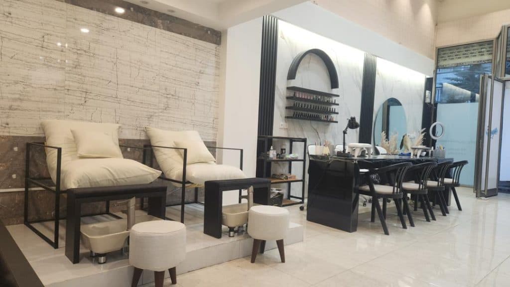 سالن تخصصی زیبایی فیروزه در شهرک آزادگان اردبیل