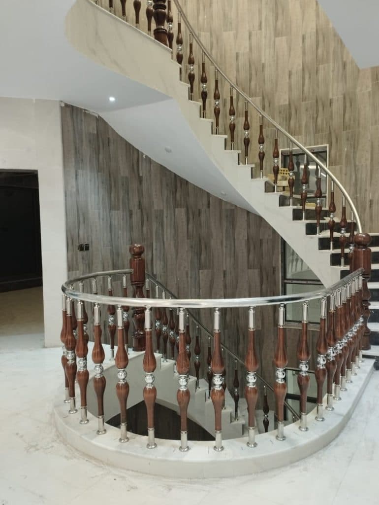 اجرا و نصب نرده استیل و چوبی ساکانلو در ماکو