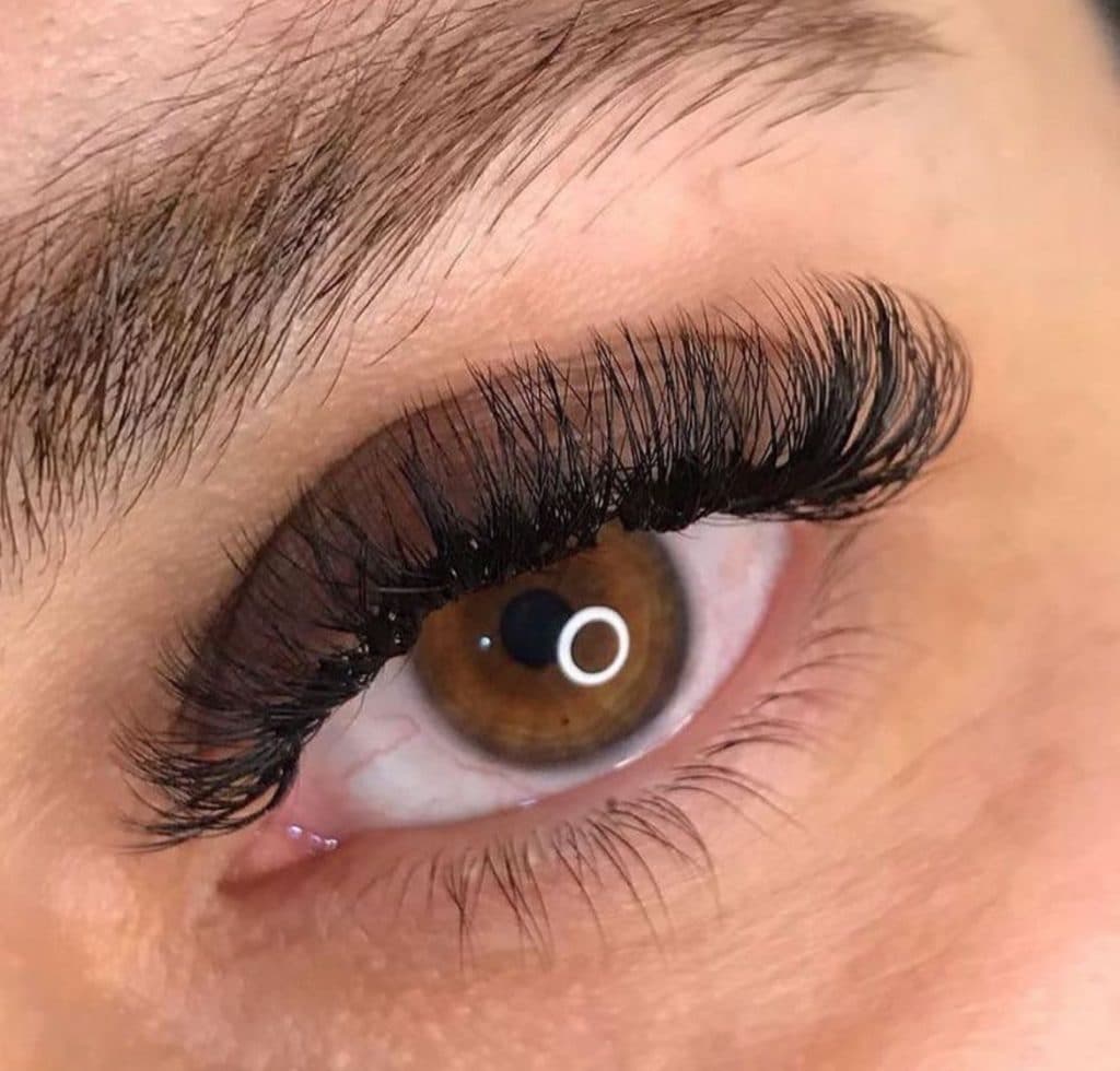 سالن زیبایی مونا دارایی در میدان توانیر تهران