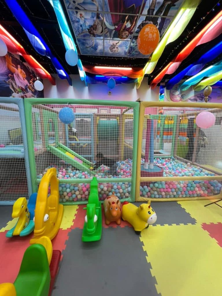 شهربازی هورا پارک در شهر صدرا