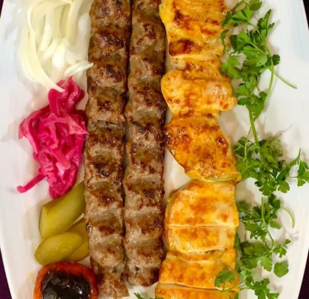 آشپزخانه صنعتی خیریه ریحانه الرسول در چناران