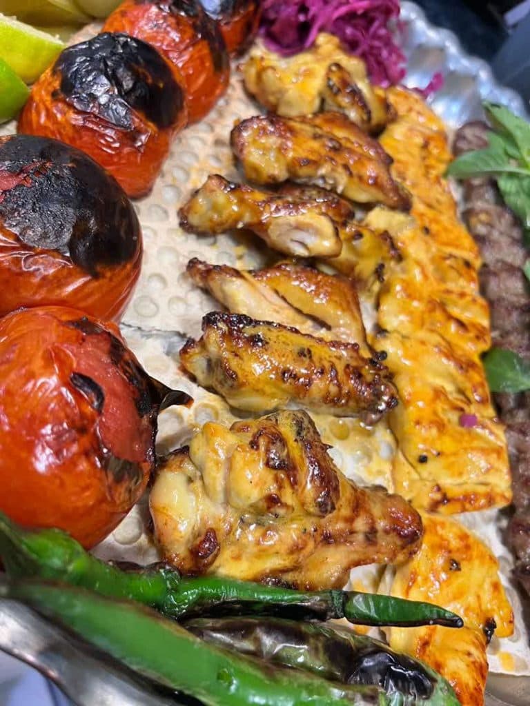 رستوران سنتی همسفر در ساوه