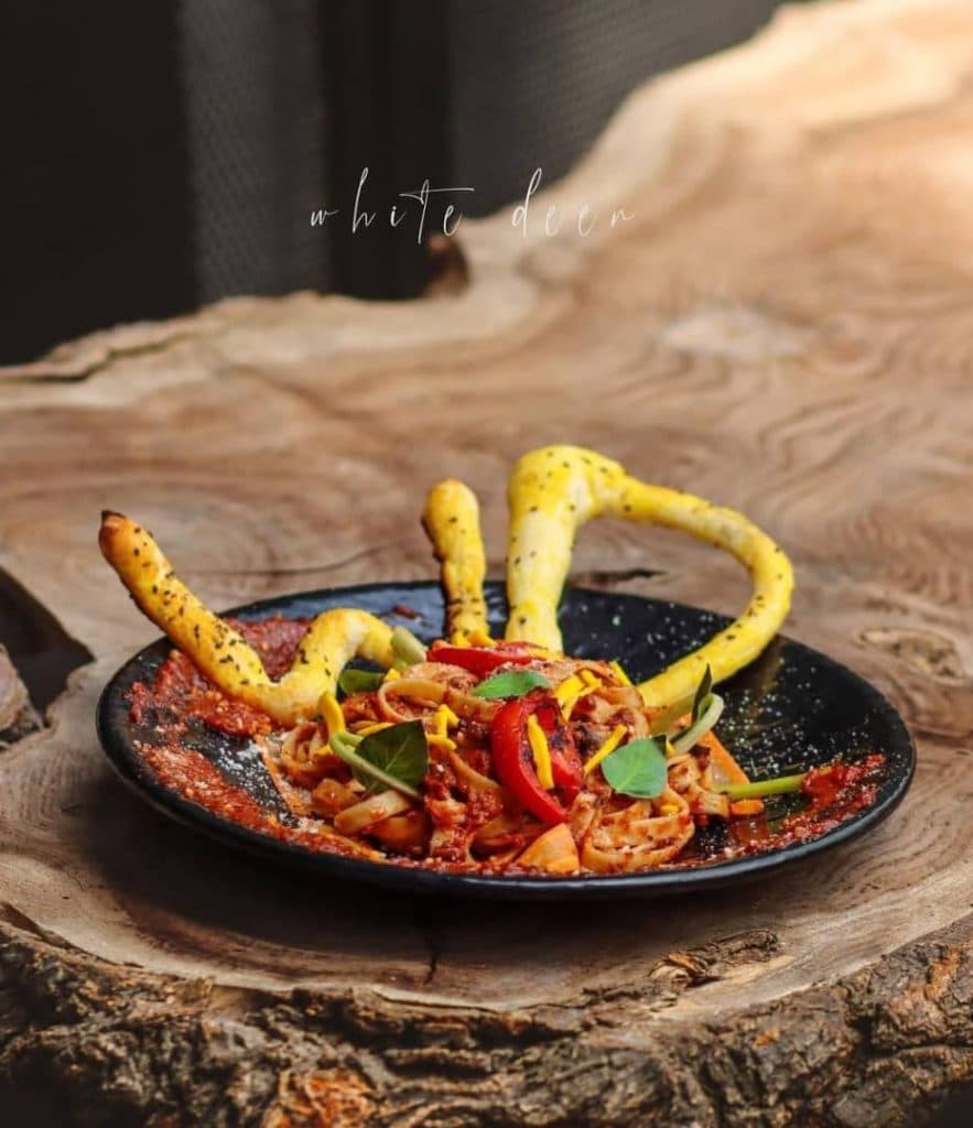 کافه رستوران گوزن سفید در اراک