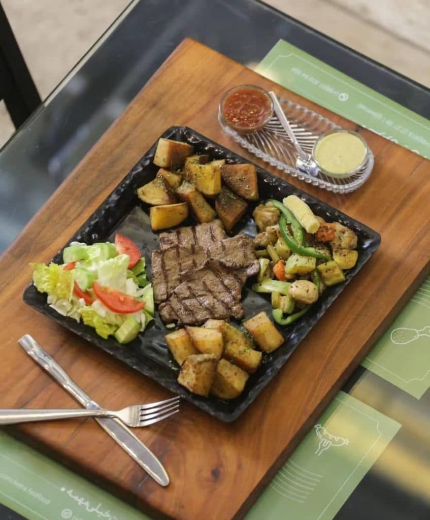 فست فود کترا در نیشابور