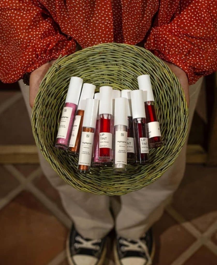 گالری هنری کارهای دستی رواق در همدان