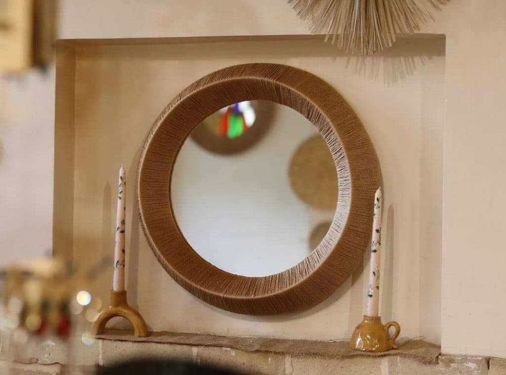 گالری هنری کارهای دستی رواق در همدان