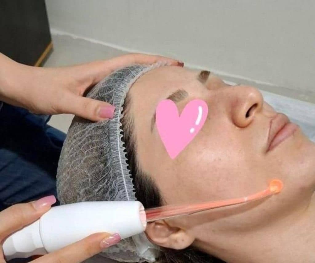 خدمات فیشیال و جوانسازی پوست آقایان و بانوان زهرا فلاحی در نوبهار کرمانشاه