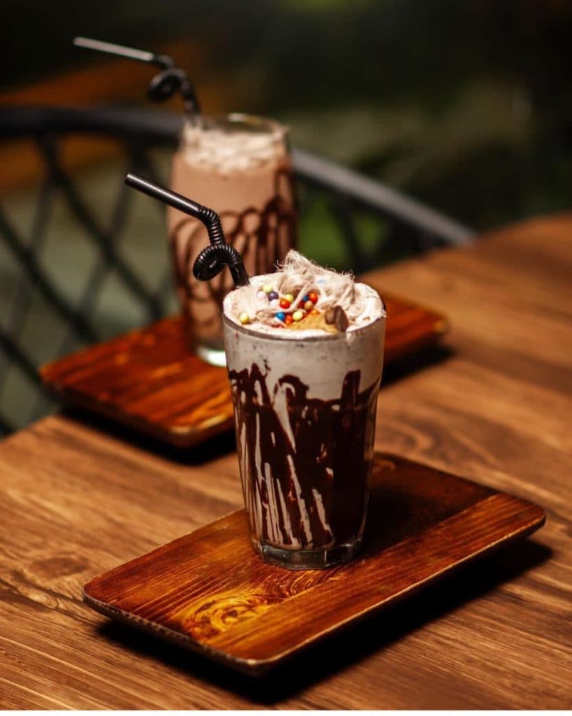 کافه رستوران گلاویژ در طرقبه مشهد