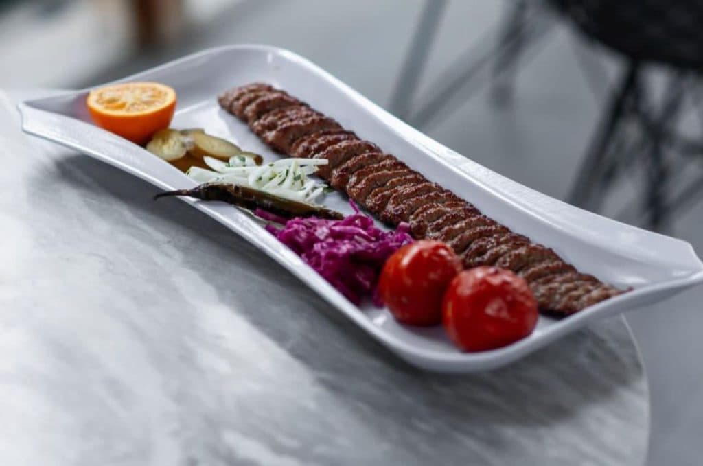 کافه رستوران گلاویژ در طرقبه مشهد