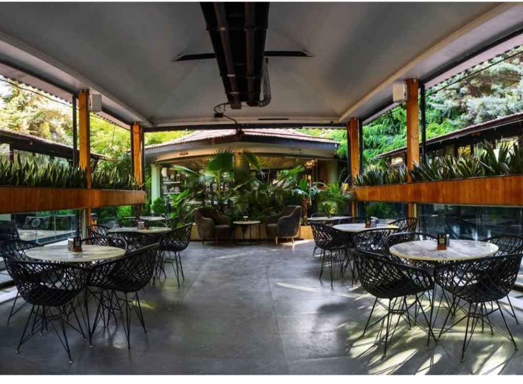 کافه رستوران گلاویژ در طرقبه مشهد