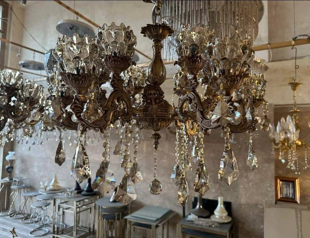 تولیدی لوستر برنزی کریستالی امین در شهرک صنعتی مدنی تبریز