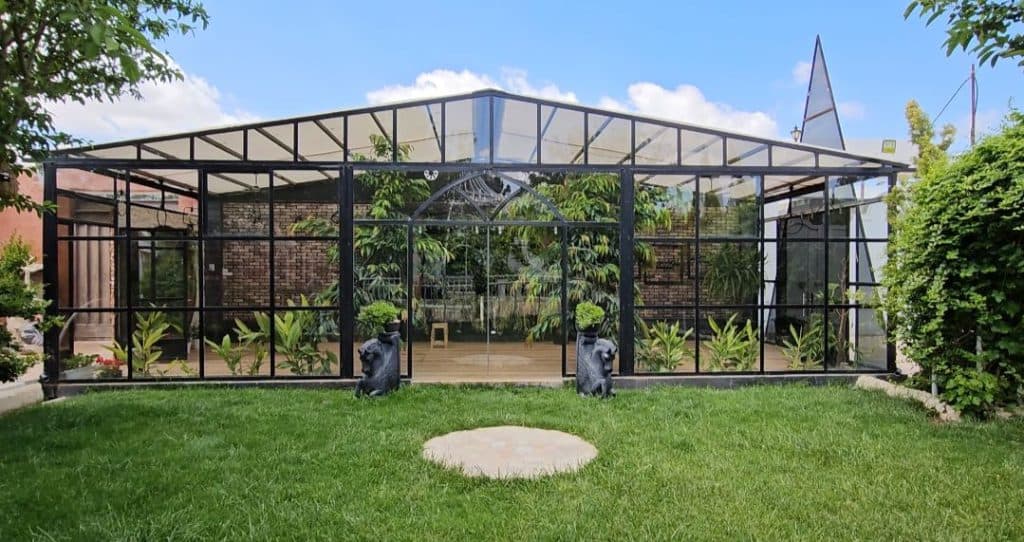 باغ عمارت موژان در اصفهان