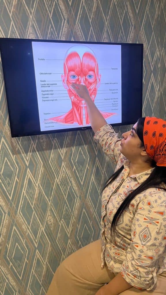 آموزشگاه فنی و حرفه ای ماساژ ماوی در گلباغ نماز رشت