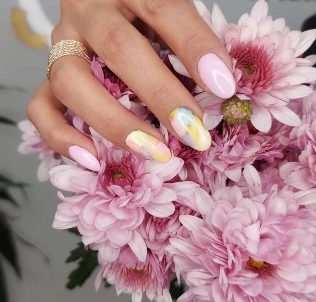 سالن زیبایی مونا دارایی در میدان توانیر تهران