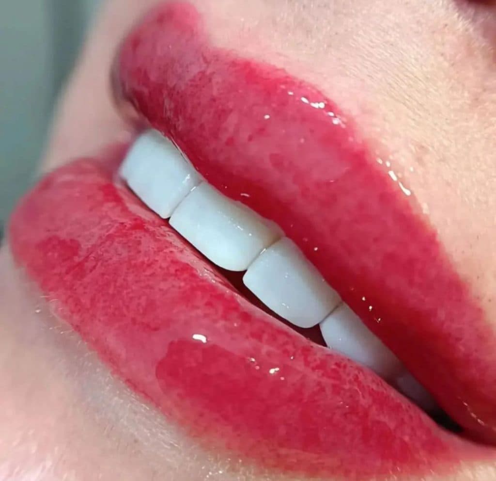 سالن زیبایی ثنا در بلوار آیت الله هاشمی زرند