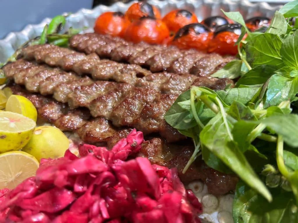 رستوران سنتی همسفر در ساوه