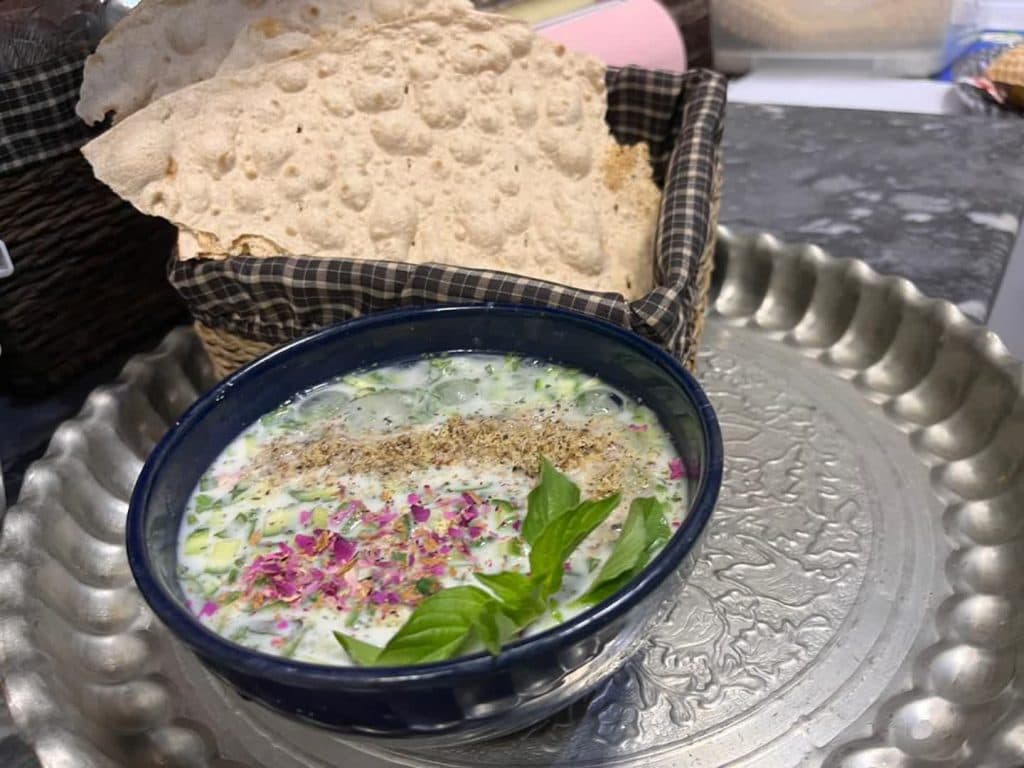 رستوران سنتی همسفر در ساوه