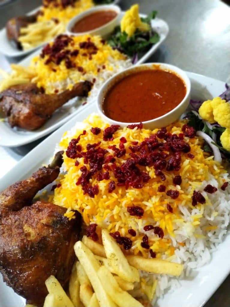 کافه سنتی با موسیقی زنده توت فرنگی در بلوار امام جعفرصادق یزد