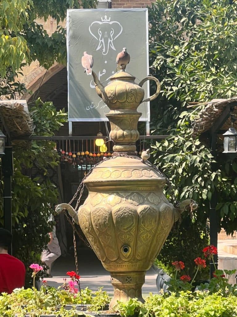 کافه رستوران فیل در بازار وکیل شیراز