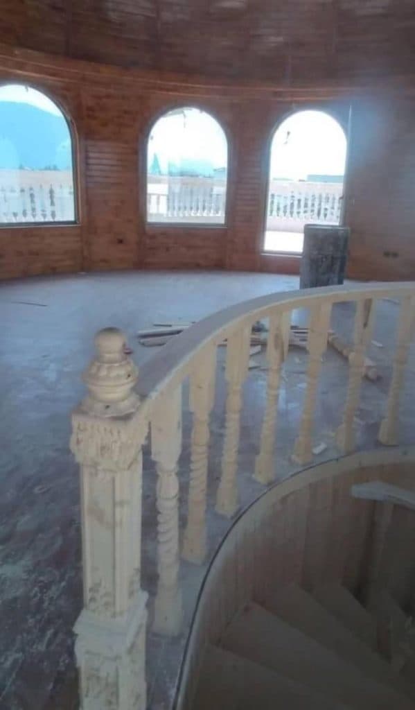 ساخت پله گرد چوبی و اسپیرال زینتکده در رشت