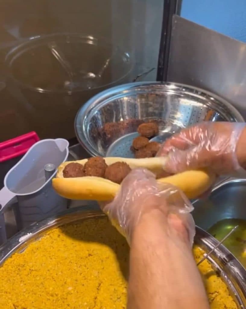 فست فودی فلافل بازی در کاشان