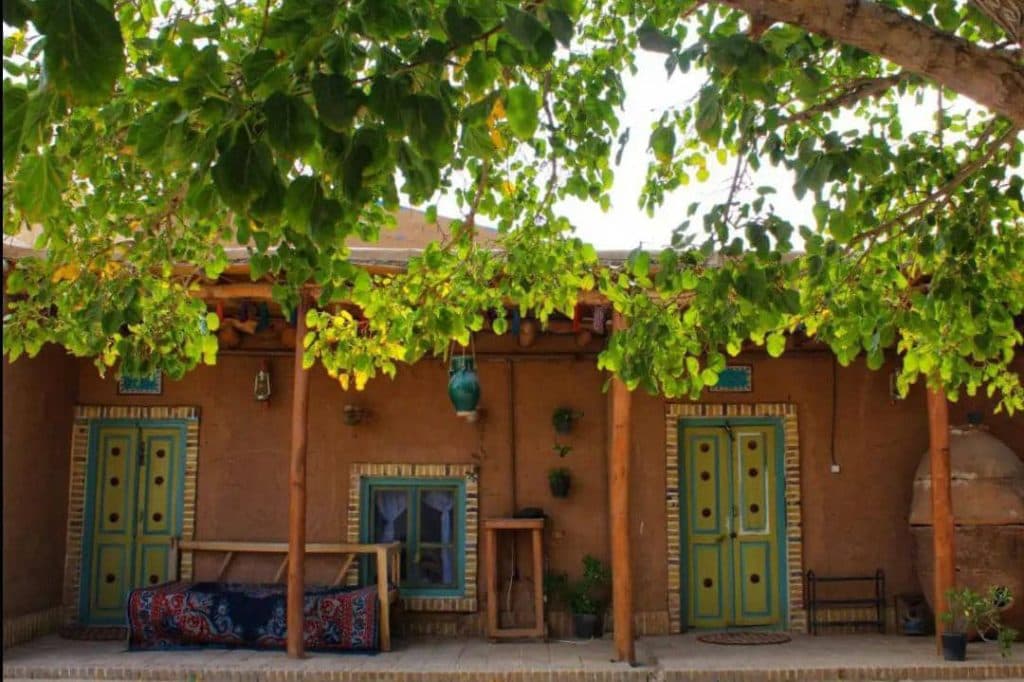 اقامتگاه بومگردی قدیم ندیما در نیشابور