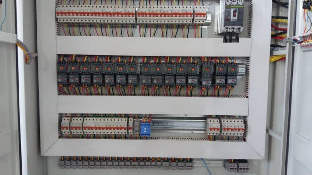طراحی و ساخت تابلو برق صنعتی مجموعه صنعتی پارس جنوب فروزان در کرج