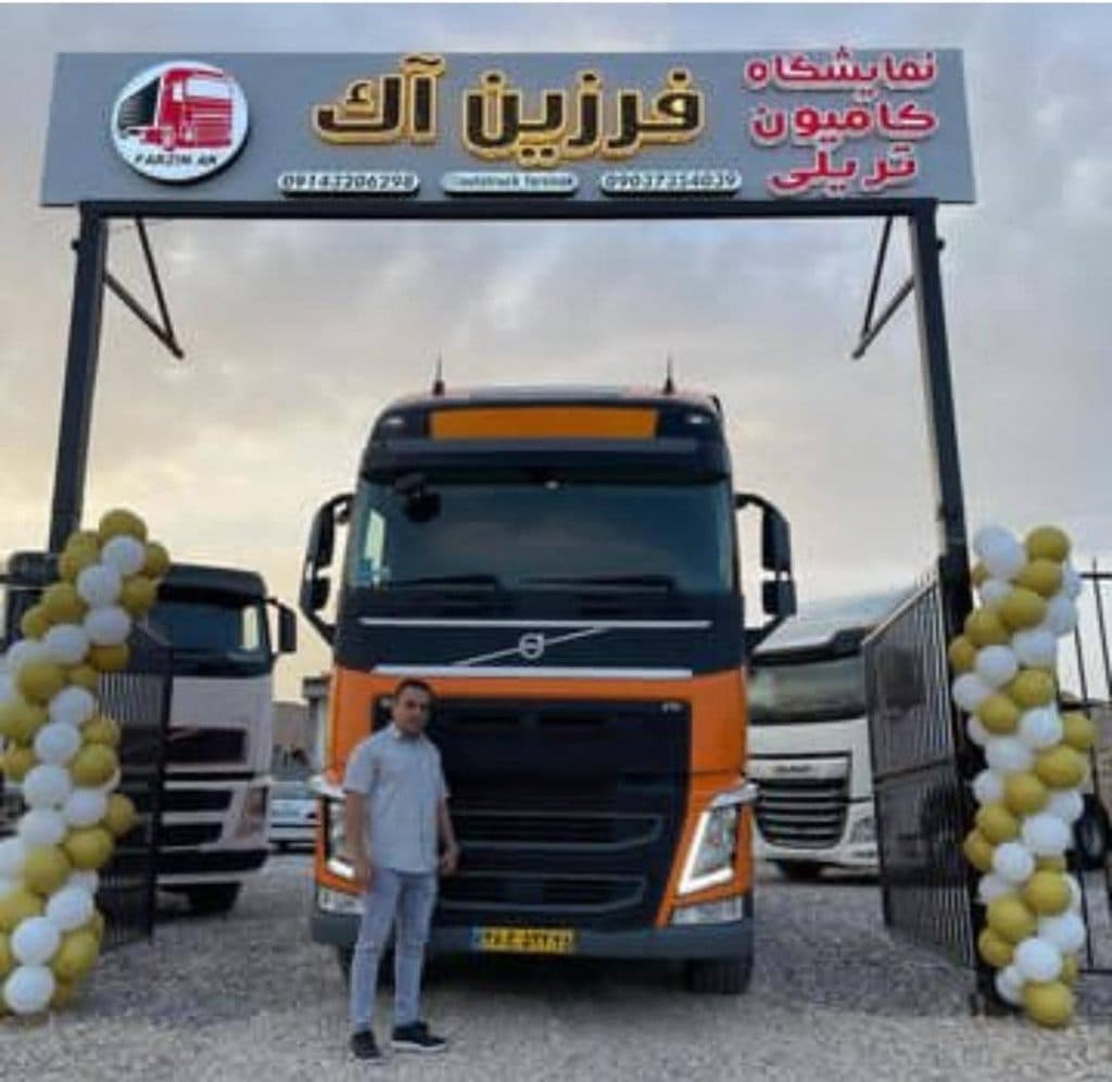 نمایشگاه کامیون فرزین آک در جاده مراغه به بناب