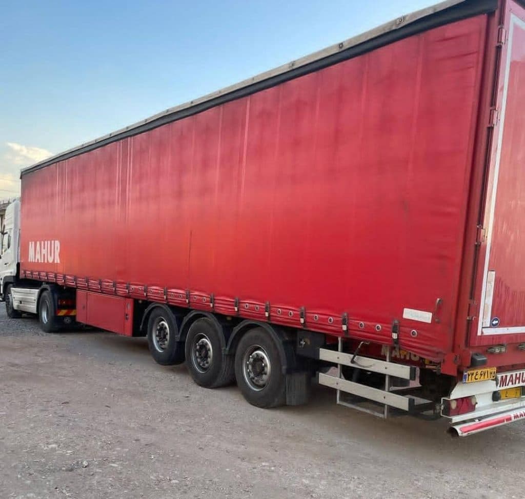 نمایشگاه کامیون فرزین آک در جاده مراغه به بناب