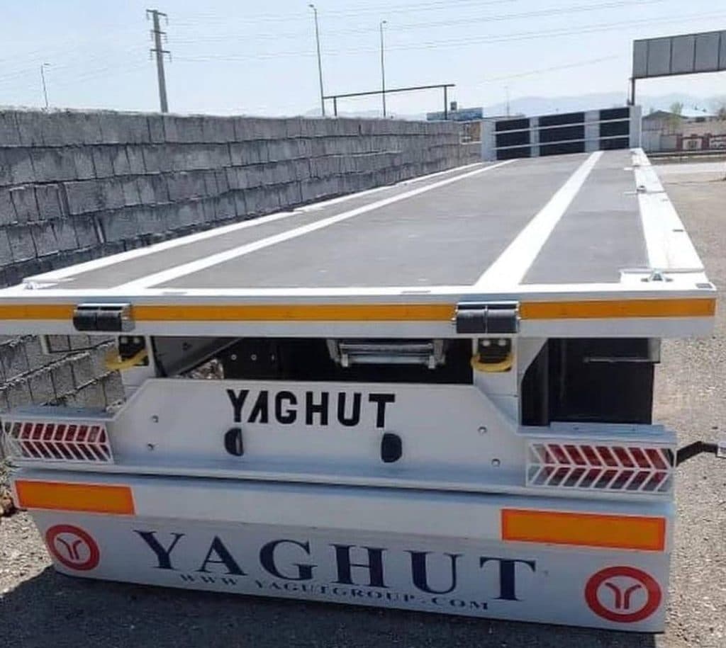 نمایشگاه کامیون فرزین آک در جاده مراغه به بناب