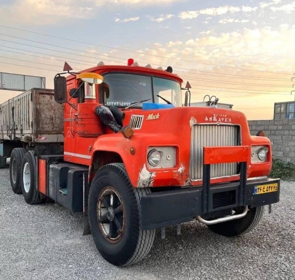 نمایشگاه کامیون فرزین آک در تبریز