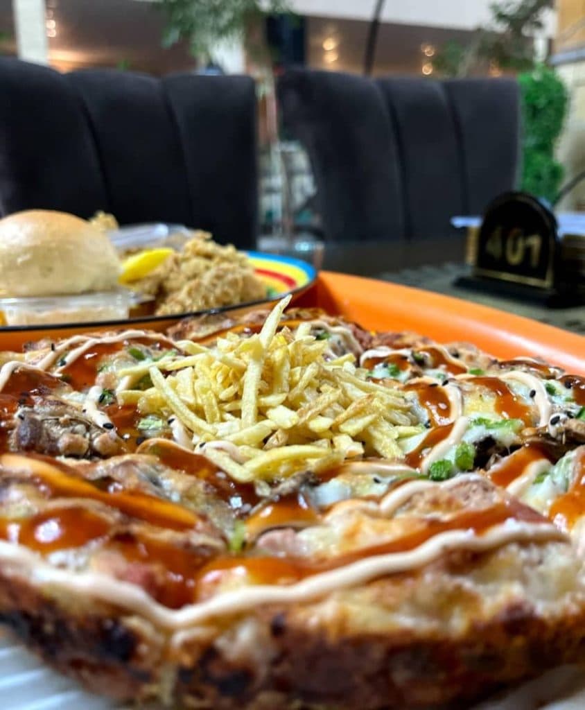 کافه سنتی با موسیقی زنده توت فرنگی در بلوار امام جعفرصادق یزد