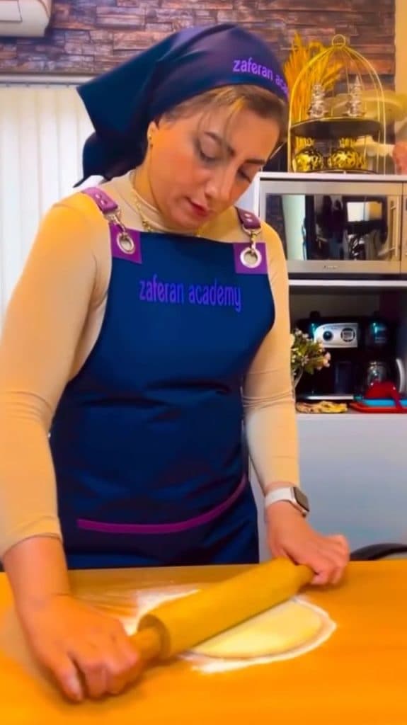 آموزشگاه شیرینی پزی زعفران در لاهیجان