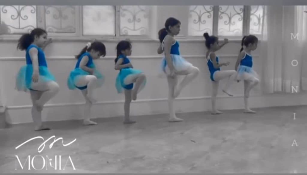 آموزشگاه هنری کودک مونیا در زاهدان