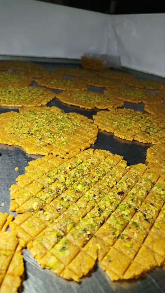 سوهان پزی حسین پور در شهر قدس